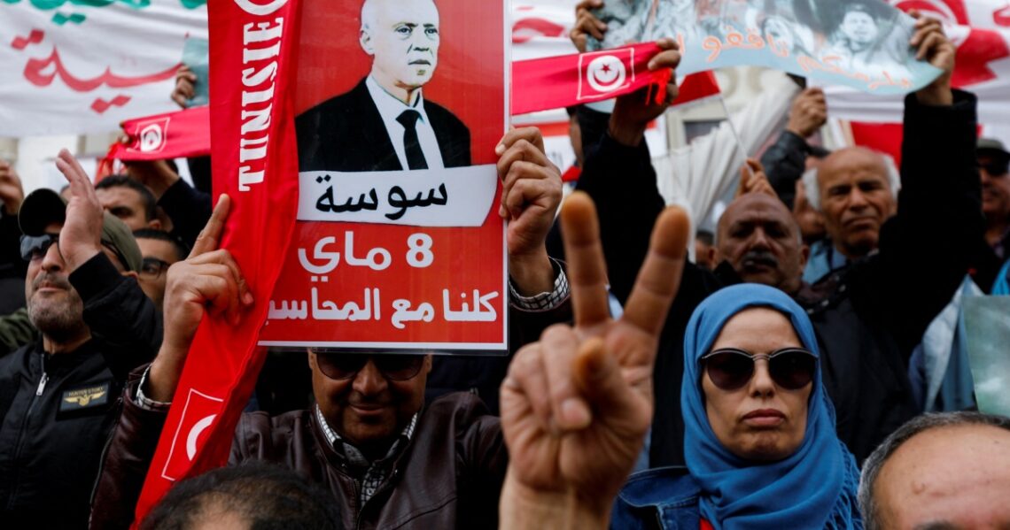 Tunisian president’s backers say ‘yes’ to proposed constitution | News