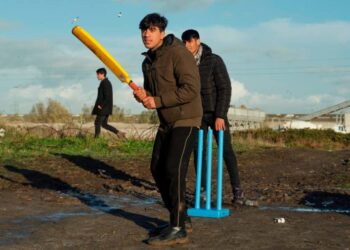 ‘The English understand us’: hope and despair on the Calais migrant shore